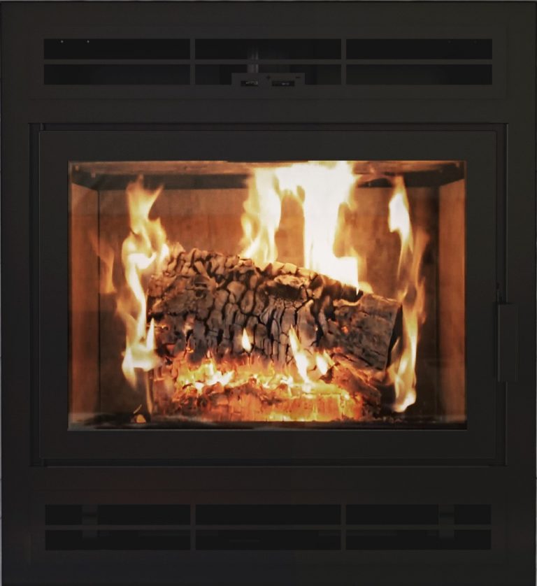 Écran de cheminée en cuivre augmentant l'élégance et la chaleur